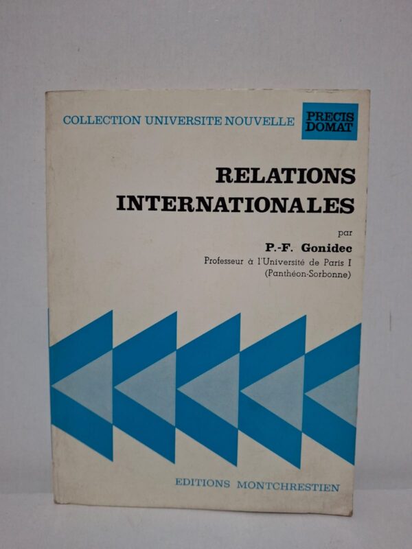 P.-F. Gonidec analyse les fondements des relations internationales et l’évolution du système mondial. L’ouvrage étudie le rôle des États, des organisations internationales et des différents acteurs de la scène internationale. Il examine les questions de diplomatie, de sécurité, de coopération et de conflits entre les nations. Ce précis constitue une introduction claire et rigoureuse à la compréhension des rapports politiques, économiques et stratégiques entre les États.
