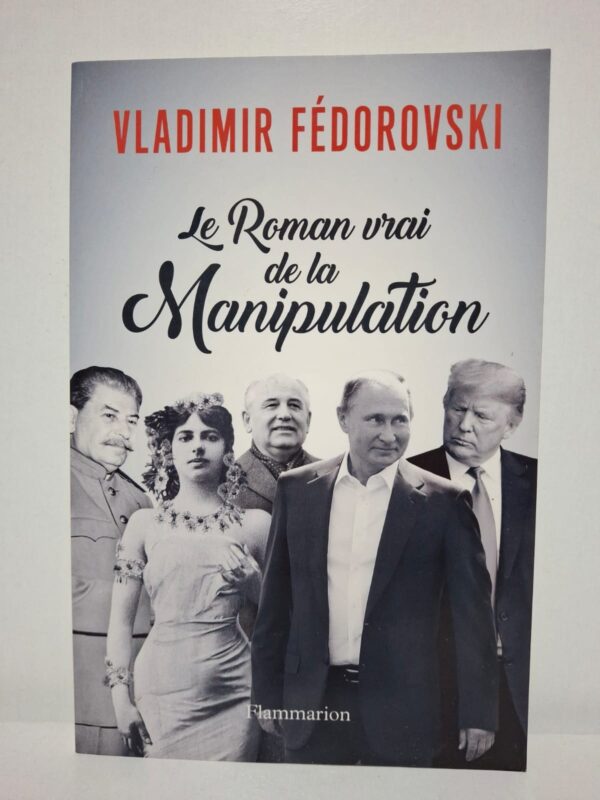 Vladimir Fédorovski retrace plusieurs épisodes historiques où la manipulation de l’information a influencé le cours des événements. À travers des portraits de dirigeants, d’espions et de stratèges, il dévoile les mécanismes du pouvoir et de la propagande. L’auteur montre comment la désinformation, les intrigues politiques et les opérations secrètes ont façonné l’histoire moderne. Cet ouvrage offre une réflexion passionnante sur l’influence de la communication et de la manipulation dans les relations internationales et la vie politique.