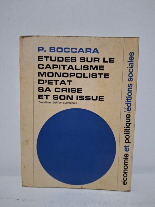 Paul Boccara examine les mécanismes du capitalisme monopoliste d’État et les relations entre les grandes entreprises et les pouvoirs publics. Il analyse les crises économiques qui affectent ce système et les limites de son développement. L’auteur étudie les transformations sociales et politiques engendrées par ces mutations économiques. L’ouvrage propose enfin une réflexion sur les perspectives de dépassement de cette forme de capitalisme et sur les alternatives possibles.