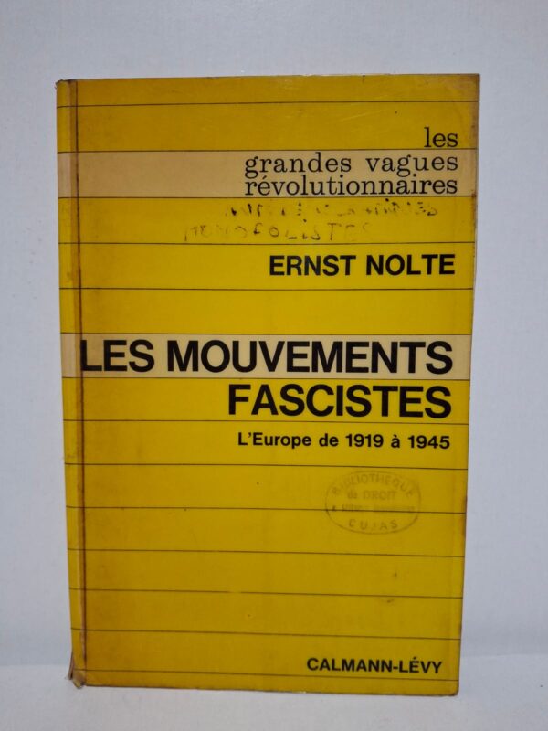 Ernst Nolte analyse les origines idéologiques et politiques du fascisme dans l’Europe de l’entre-deux-guerres. Il examine les principaux mouvements fascistes, notamment en Italie et en Allemagne, ainsi que leur influence sur d’autres pays européens. L’auteur met en lumière les facteurs sociaux, économiques et culturels qui ont favorisé leur ascension. Cet ouvrage constitue une contribution majeure à la compréhension des régimes fascistes et de l’histoire européenne entre 1919 et 1945.