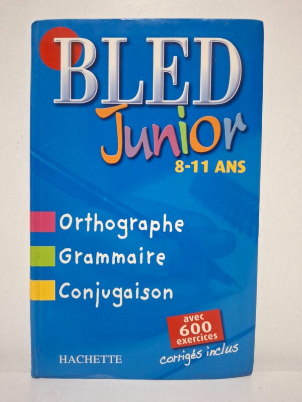 Ce guide réunit les principales règles d’orthographe, de grammaire et de conjugaison adaptées aux élèves du primaire. Il propose plus de 600 exercices corrigés pour s’entraîner et progresser de manière autonome. Les leçons sont présentées de façon claire et illustrées par de nombreux exemples pratiques. Véritable outil d’apprentissage, il accompagne efficacement les enfants dans la réussite de leurs études et l’amélioration de leur expression écrite.