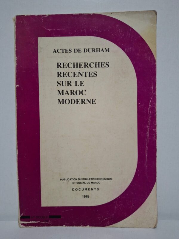 Cet ouvrage rassemble les communications présentées lors du colloque de Durham sur le Maroc contemporain. Les chercheurs y analysent les transformations politiques, économiques, sociales et culturelles du pays au XXᵉ siècle. Les contributions s’appuient sur des travaux récents et des sources variées pour éclairer les dynamiques de la société marocaine. Ce volume constitue une référence précieuse pour les étudiants, historiens et spécialistes du Maroc moderne.