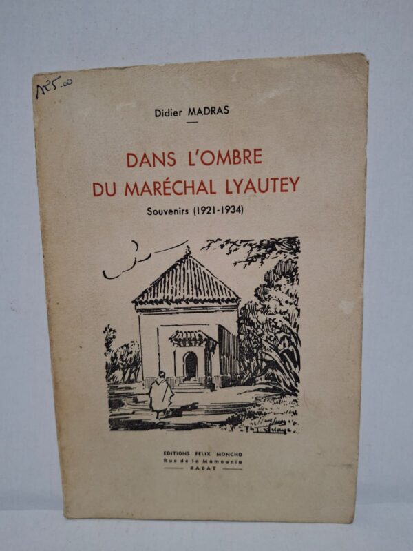 Dans cet ouvrage de souvenirs, Didier Madras retrace ses années passées au Maroc entre 1921 et 1934 sous l’autorité du maréchal Lyautey. L’auteur évoque les événements politiques, administratifs et humains qui ont marqué cette période du Protectorat français. À travers ses observations personnelles, il dresse le portrait de Lyautey et de son œuvre au Maroc. Ce témoignage constitue une source historique précieuse pour comprendre l’administration coloniale et la société marocaine de l’époque.