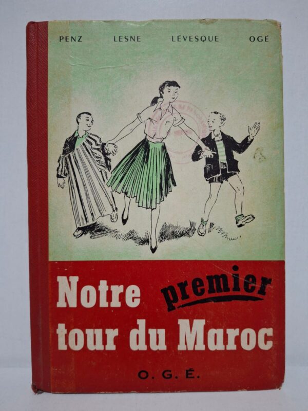 Ce livre présente un premier parcours à travers les différentes régions du Maroc. Les auteurs décrivent les paysages, les villes, les traditions et la vie quotidienne des habitants. Conçu pour les élèves, l’ouvrage associe découverte géographique et apprentissage culturel. Il constitue un témoignage intéressant sur l’enseignement et la connaissance du Maroc à l’époque de sa publication.