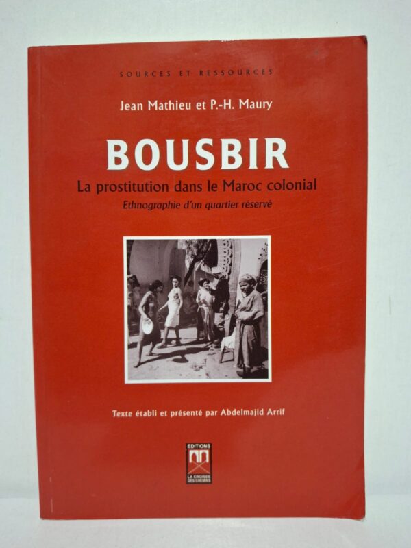 Cet ouvrage analyse l’organisation et le fonctionnement de Bousbir, quartier de prostitution réglementée créé à Casablanca pendant la période coloniale. Les auteurs décrivent les mécanismes de contrôle administratif, sanitaire et social mis en place par les autorités du protectorat. L’étude s’intéresse également aux conditions de vie des femmes concernées et aux représentations coloniales de la société marocaine. Ce livre constitue une référence importante pour l’histoire urbaine, sociale et coloniale du Maroc.