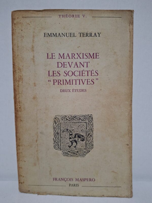 Emmanuel Terray analyse les sociétés traditionnelles à travers les outils théoriques du matérialisme historique. Il confronte les concepts marxistes aux réalités sociales, économiques et politiques observées par les anthropologues. L'ouvrage interroge les modes de production, les rapports sociaux et les formes d'organisation des sociétés non industrielles. Cette étude constitue une référence importante pour les chercheurs en anthropologie, en sociologie et en philosophie politique.