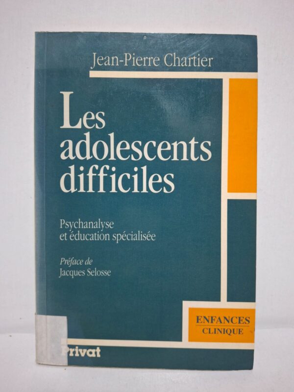 Jean-Pierre Chartier analyse les comportements des adolescents en difficulté à partir de son expérience clinique et éducative. Il met en lumière les mécanismes psychiques à l'origine des conduites de rupture, de violence ou de souffrance. L'auteur propose des pistes de réflexion et d'accompagnement destinées aux éducateurs, psychologues et professionnels de l'enfance. Cet ouvrage constitue une ressource précieuse pour mieux comprendre et accompagner les adolescents confrontés à des difficultés personnelles ou sociales.