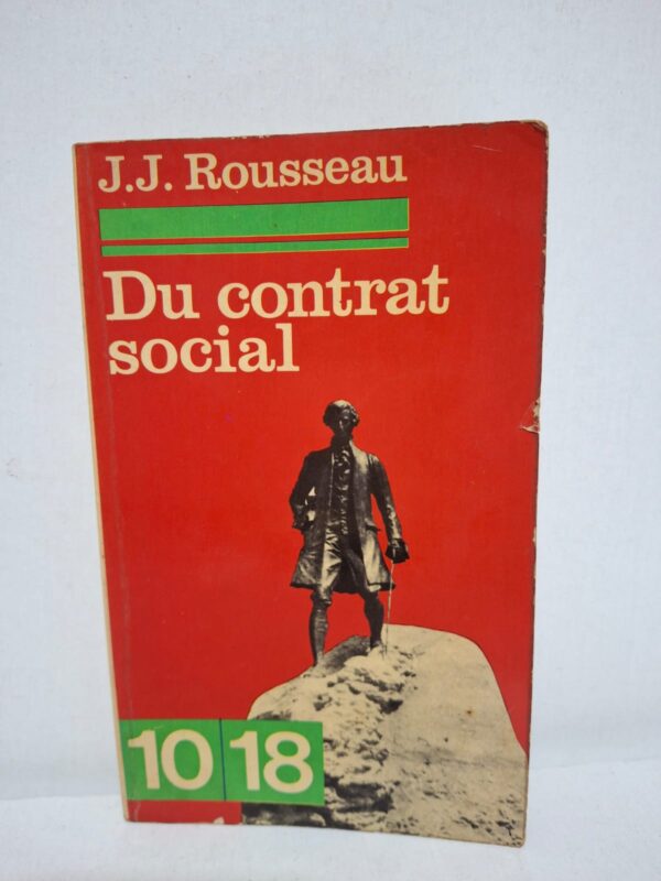 Dans Du Contrat social, Jean-Jacques Rousseau affirme que l'autorité politique légitime repose sur un pacte librement conclu entre les citoyens. Il développe le concept de volonté générale, garante de l'intérêt commun et de la liberté de chacun. L'ouvrage expose les principes d'un État fondé sur l'égalité, la justice et la participation des citoyens. Ce texte demeure une référence incontournable de la pensée politique moderne.