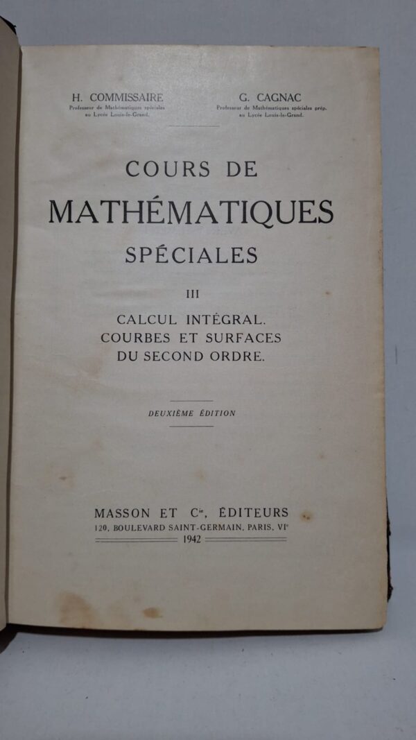 Ce troisième tome du Cours de Mathématiques Spéciales traite des méthodes du calcul intégral ainsi que de l'étude des courbes et des surfaces du second ordre. Les auteurs présentent les notions théoriques avec rigueur, accompagnées de démonstrations et d'applications adaptées aux classes préparatoires. L'ouvrage développe les outils indispensables à la résolution de problèmes de géométrie analytique et d'analyse. Il constitue une référence pour les étudiants préparant les concours scientifiques et les études supérieures en mathématiques.