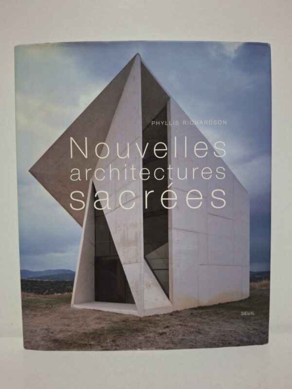 Ce livre présente une sélection d'édifices religieux contemporains réalisés par des architectes de renom. Il met en lumière des églises, mosquées, synagogues, temples et chapelles au design innovant et respectueux de leur environnement. Les photographies et les textes analysent les choix architecturaux, les matériaux et la symbolique de ces lieux de culte. Cet ouvrage constitue une référence pour les architectes, étudiants et passionnés d'architecture contemporaine et sacrée.