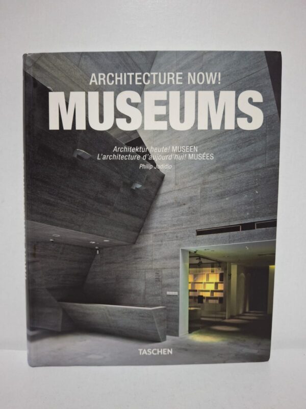 Architecture Now! Museums rassemble une sélection de musées emblématiques conçus par les plus grands architectes contemporains. L'ouvrage met en avant des bâtiments innovants où l'architecture devient un élément essentiel de l'expérience culturelle. Chaque projet est accompagné de photographies, de plans et de commentaires expliquant les choix architecturaux et leur intégration dans leur environnement. Ce livre constitue une référence incontournable pour les architectes, étudiants et passionnés d'architecture et de muséographie.