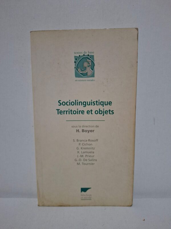 Cet ouvrage présente les fondements de la sociolinguistique et ses principaux champs d'étude. Il analyse les rapports entre les pratiques linguistiques, les territoires et les réalités sociales. Les auteurs abordent les questions de bilinguisme, de politiques linguistiques, d'identité et de diversité des langues. Destiné aux étudiants et chercheurs, ce livre offre une vision claire des objets et des méthodes de cette discipline.