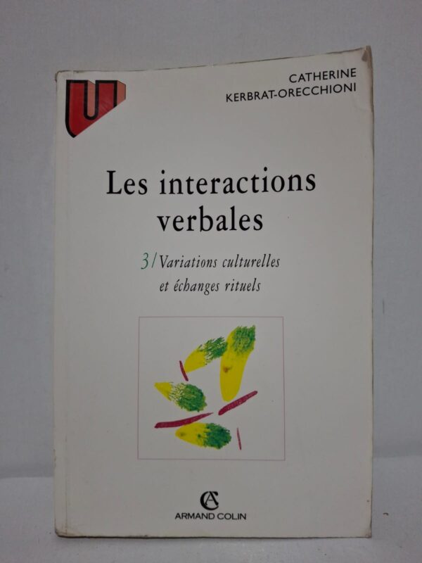 Dans ce troisième volume des Interactions verbales, Catherine Kerbrat-Orecchioni étudie les échanges rituels et les variations culturelles dans la communication. L'auteure montre comment les normes sociales et culturelles influencent les salutations, les remerciements, les excuses et d'autres formes d'interaction. L'ouvrage s'appuie sur de nombreux exemples issus de différentes cultures pour illustrer les mécanismes du discours. Il constitue une référence essentielle en pragmatique, en analyse du discours et en sociolinguistique.