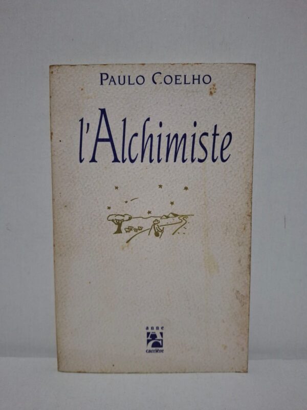 L'Alchimiste raconte l'histoire de Santiago, un jeune berger andalou qui part à la recherche d'un trésor aperçu en rêve. Au fil de son voyage, il rencontre des personnages qui lui enseignent la confiance, le courage et l'écoute de son cœur. Son aventure devient une quête spirituelle où chaque épreuve le rapproche de sa véritable destinée. Ce roman célèbre la persévérance, la foi en soi et la réalisation de ses aspirations profondes.