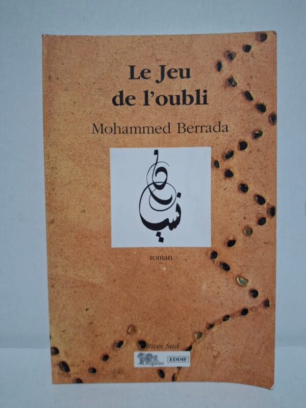 À travers les souvenirs et les réflexions de son narrateur, Mohammed Berrada explore les liens entre la mémoire individuelle et l'histoire du Maroc contemporain. Le récit navigue entre passé et présent, où l'oubli devient un mécanisme de protection autant qu'une source de souffrance. Les personnages cherchent à comprendre leur identité face aux transformations sociales et politiques. Ce roman offre une profonde méditation sur la mémoire, le temps et la condition humaine.