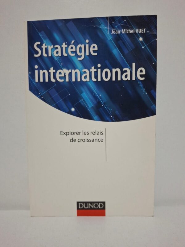 Ce livre présente les principes essentiels de la stratégie internationale et les méthodes permettant aux entreprises de se développer sur les marchés étrangers. Il analyse les opportunités de croissance, les risques liés à l'internationalisation et les facteurs de réussite. L'auteur s'appuie sur des exemples concrets et des études de cas pour illustrer les stratégies d'implantation. Cet ouvrage constitue un guide précieux pour les étudiants, les dirigeants et les professionnels du management international.
