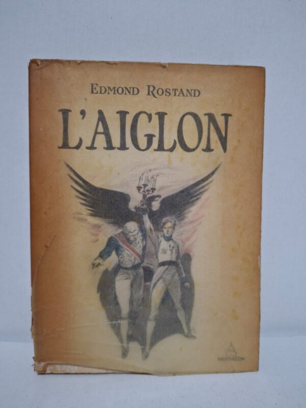 L'Aiglon raconte la vie du duc de Reichstadt, fils de Napoléon Bonaparte, surnommé « l'Aiglon ». Élevé à la cour d'Autriche, il rêve de restaurer la gloire de son père mais se heurte aux intrigues politiques et à sa propre faiblesse. Entre idéal, patriotisme et désillusion, il incarne un héros romantique au destin brisé. Cette pièce en vers est l'une des œuvres les plus célèbres d'Edmond Rostand.