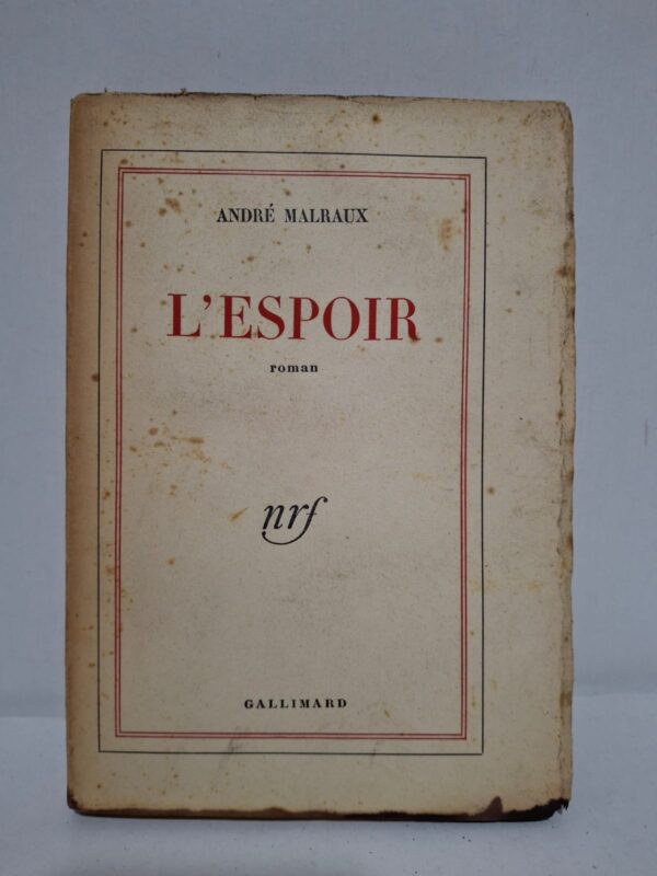 L'Espoir se déroule durant la guerre civile espagnole et suit des combattants républicains engagés contre les forces nationalistes. À travers plusieurs personnages, André Malraux décrit le courage, les sacrifices et les espoirs d'un peuple en lutte pour sa liberté. Le roman met en lumière les dilemmes humains, politiques et moraux engendrés par le conflit. Œuvre majeure de la littérature engagée, il rend hommage à la solidarité et à la résistance face à l'oppression.