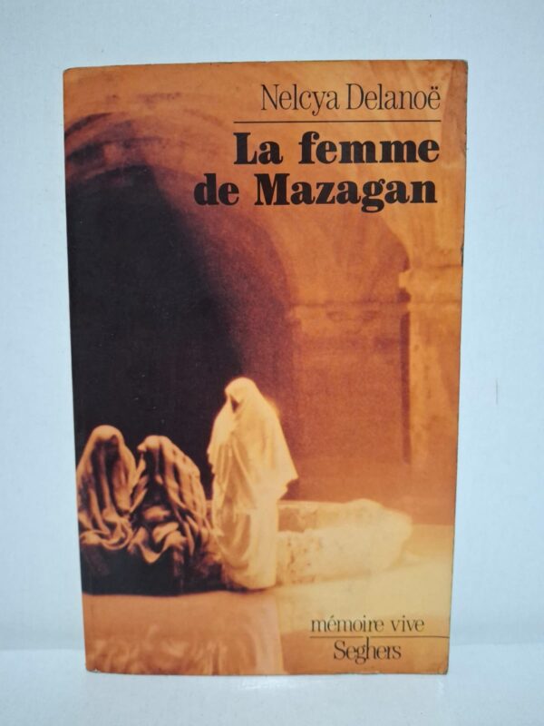 À travers le parcours d'une femme de Mazagan (aujourd'hui El Jadida), Nelcya Delanoë explore les rencontres entre les cultures marocaine et portugaise. Le récit mêle mémoire, histoire et quête d'identité dans un contexte marqué par les bouleversements du passé. L'auteure fait revivre une époque où les destins individuels croisent les grands événements historiques. Ce roman offre une réflexion émouvante sur l'exil, les racines et la transmission de la mémoire.