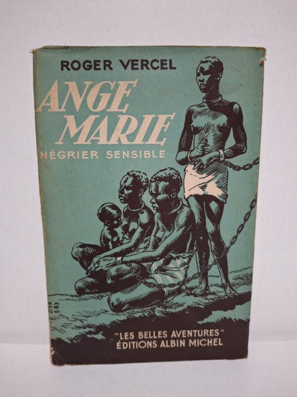 Roger Vercel raconte l'histoire d'Ange Marie, un négrier confronté à un profond conflit moral face à la réalité de la traite des esclaves. Au fil de ses voyages, le héros voit ses certitudes vaciller et s'interroge sur la justice, la liberté et la dignité humaine. À travers une intrigue riche en aventures maritimes, l'auteur offre une réflexion sur les conséquences de l'esclavage et les dilemmes de conscience. Ce roman allie précision historique, émotion et profondeur psychologique.