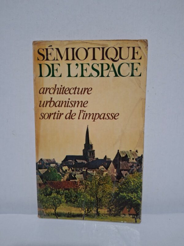 Ce livre analyse la manière dont les espaces urbains et architecturaux produisent du sens et influencent les comportements humains. Il met en évidence les liens entre les formes de la ville, les pratiques sociales et les systèmes de communication. L'ouvrage propose une réflexion critique sur les limites de l'urbanisme contemporain et avance des pistes pour repenser l'organisation de l'espace. Il s'adresse aux étudiants, chercheurs et professionnels de l'architecture, de l'urbanisme et des sciences humaines.