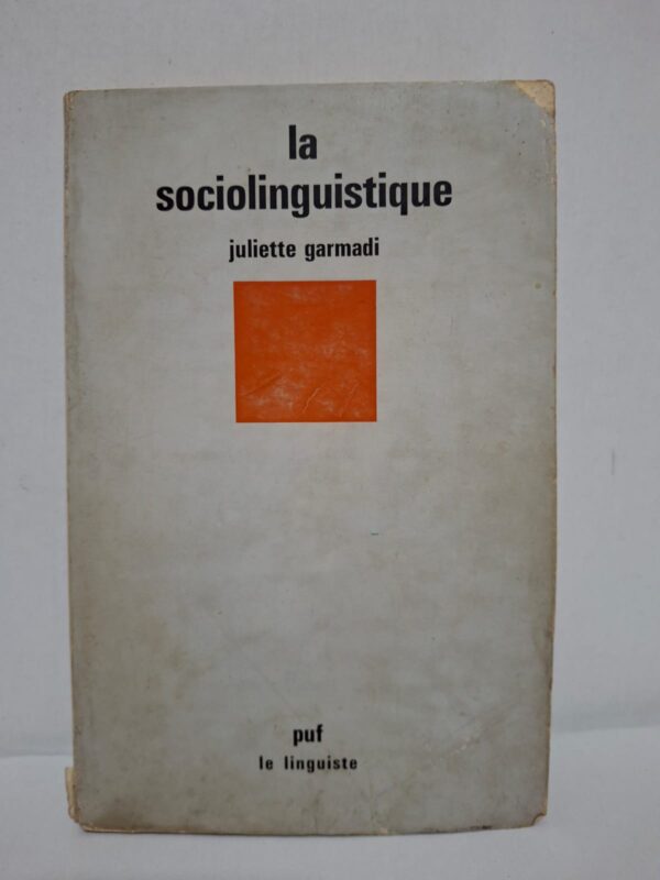 Dans cet ouvrage, Juliette Garmadi expose les principaux concepts de la sociolinguistique, discipline qui étudie les relations entre les langues et les groupes sociaux. Elle analyse les phénomènes de variation linguistique, de bilinguisme, de diglossie et les effets du contexte social sur les pratiques langagières. L'auteure montre comment la langue reflète les réalités culturelles et les évolutions de la société. Ce livre constitue une excellente référence pour les étudiants et les chercheurs en linguistique, sciences du langage et sciences humaines.