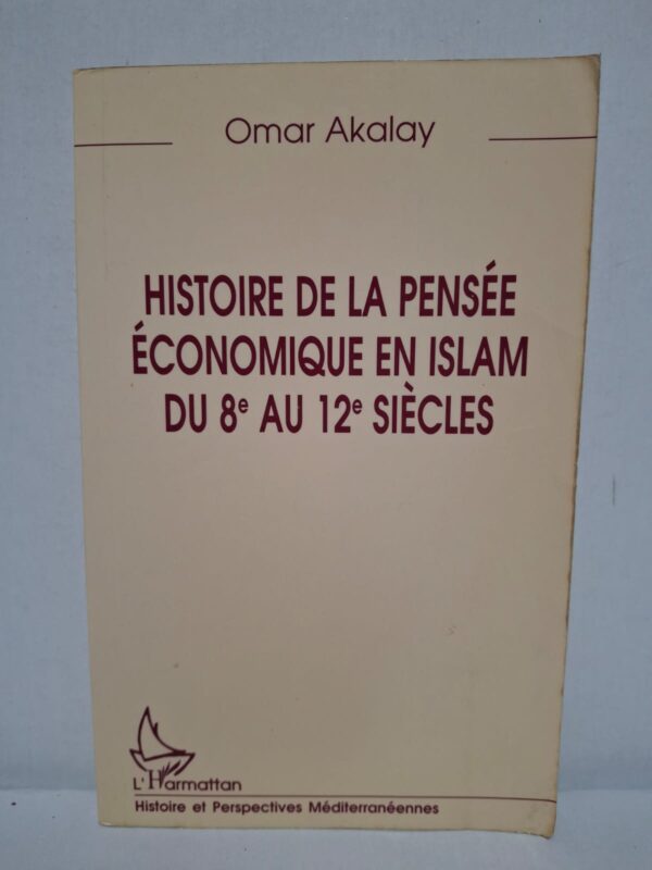 Dans cet ouvrage, Omar Akalay retrace le développement de la pensée économique en Islam entre le VIIIᵉ et le XIIᵉ siècle. Il met en lumière les contributions des savants musulmans aux questions du commerce, de la fiscalité, de la monnaie, de la propriété et de la justice économique. L'auteur replace ces réflexions dans leur contexte historique, politique et religieux afin d'en montrer la richesse et l'originalité. Ce livre constitue une référence précieuse pour les étudiants, chercheurs et passionnés d'histoire économique, de civilisation islamique et de sciences sociales.