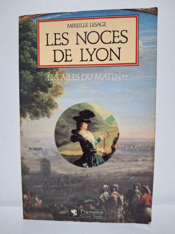 Dans ce deuxième tome des Ailes du Matin, Mireille Lesage poursuit la destinée de personnages confrontés aux tensions sociales et aux ambitions de leur époque. L'auteure mêle avec talent histoire, romance et aventures dans le décor raffiné de la ville de Lyon. Les protagonistes doivent faire face à des choix difficiles qui influenceront leur avenir. Ce roman séduira les amateurs de fresques historiques riches en émotions et en rebondissements.