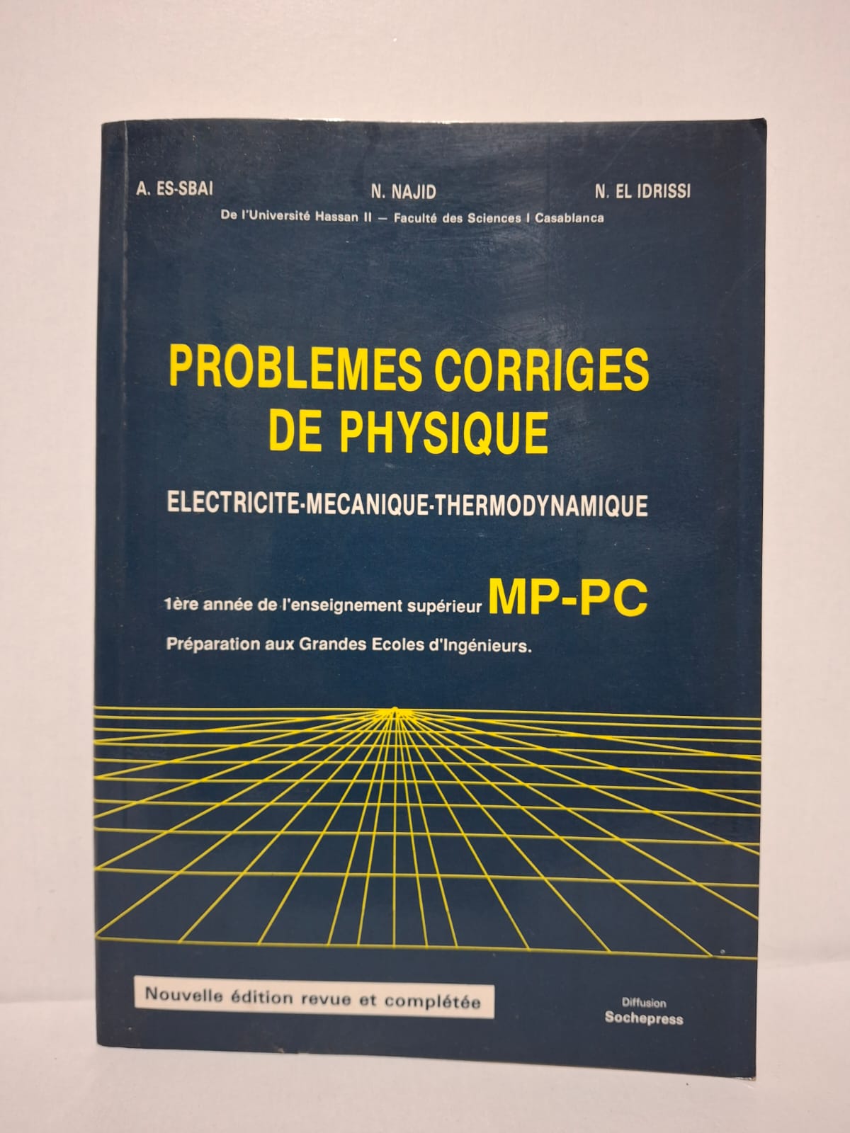Problèmes corrigés de physique : Électricité - Mécanique - Thermodynamique – A. Es-Sbai, N. Najid, N. El Idrissi (de l'Université Hassan II – Faculté des Sciences I Casablanca) Problèmes corrigés de physique : Électricité - Mécanique - Thermodynamique – A. Es-Sbai, N. Najid, N. El Idrissi (de l'Université Hassan II – Faculté des Sciences I Casablanca)